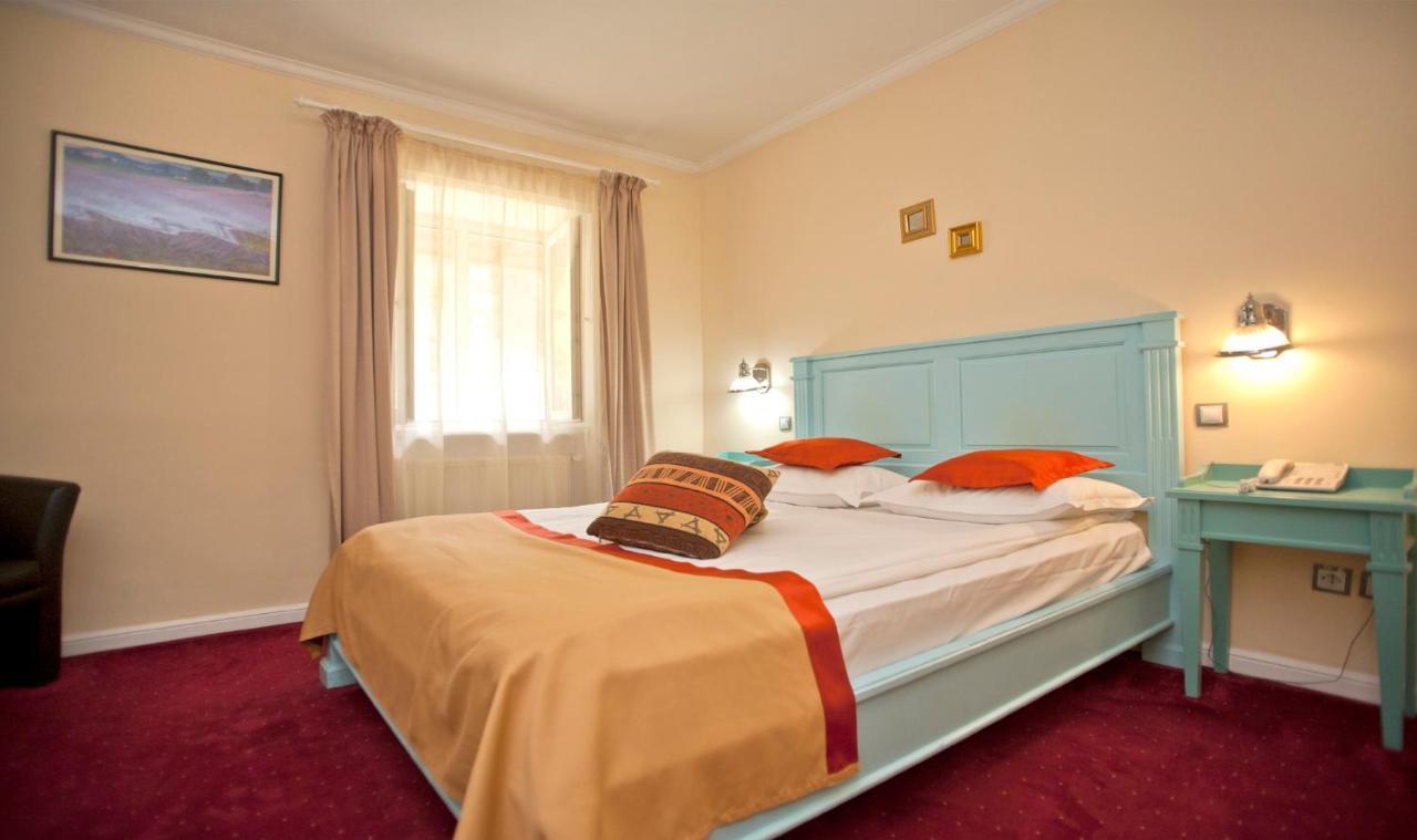 Hotel Bastion Sinaia Eksteriør bilde